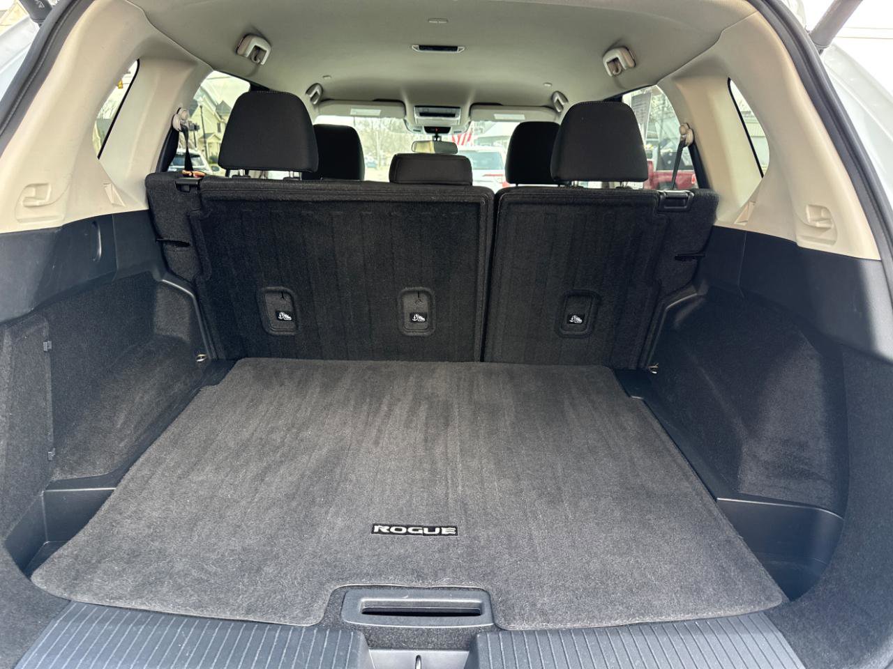 Used 2024 Nissan Rogue SV image 11