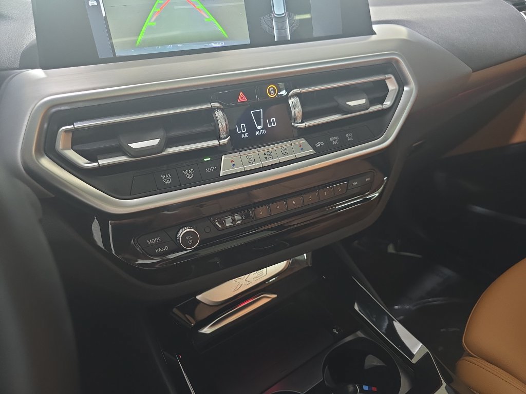 Used 2024 BMW X3 sDrive30i w/ M Sport Package RWD image 25