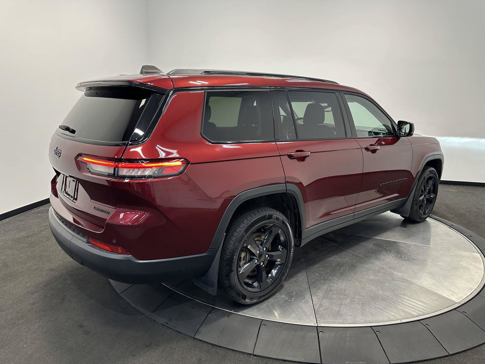 Used 2023 Jeep Grand Cherokee L Limited w/ Black Appearance Package AWD/4WD image 7