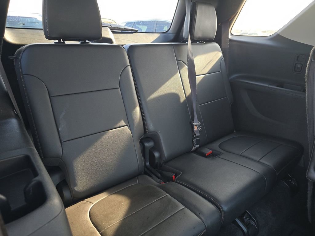 Used 2021 Chevrolet Traverse RS image 16