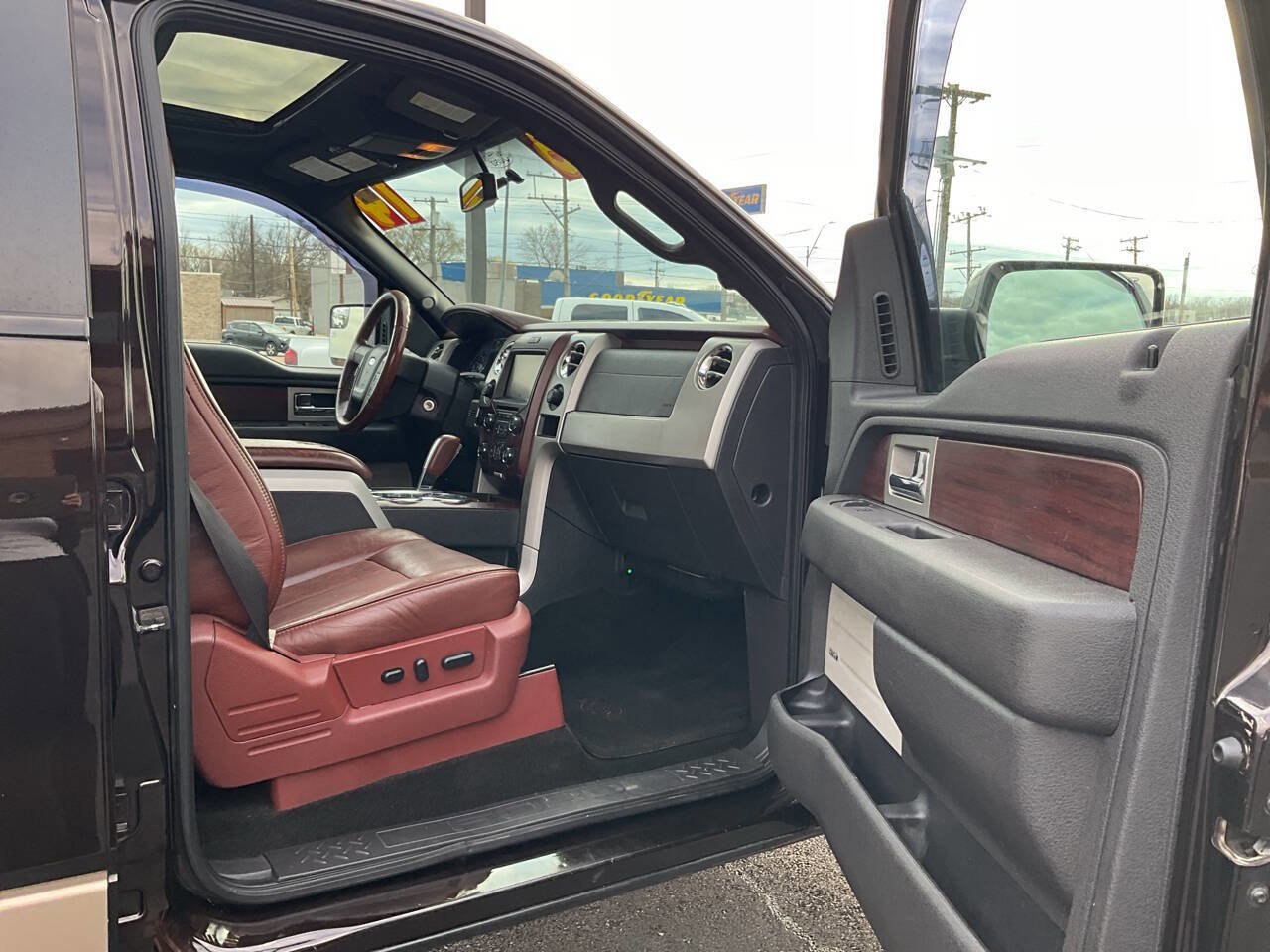 Used 2014 Ford F150 King Ranch w/ King Ranch Luxury Package image 34