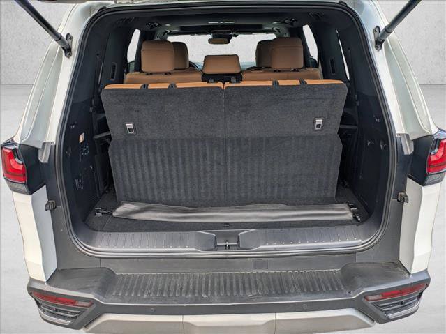 Used 2025 Lexus LX 600 4WD w/ Accessory Package (2T) image 6