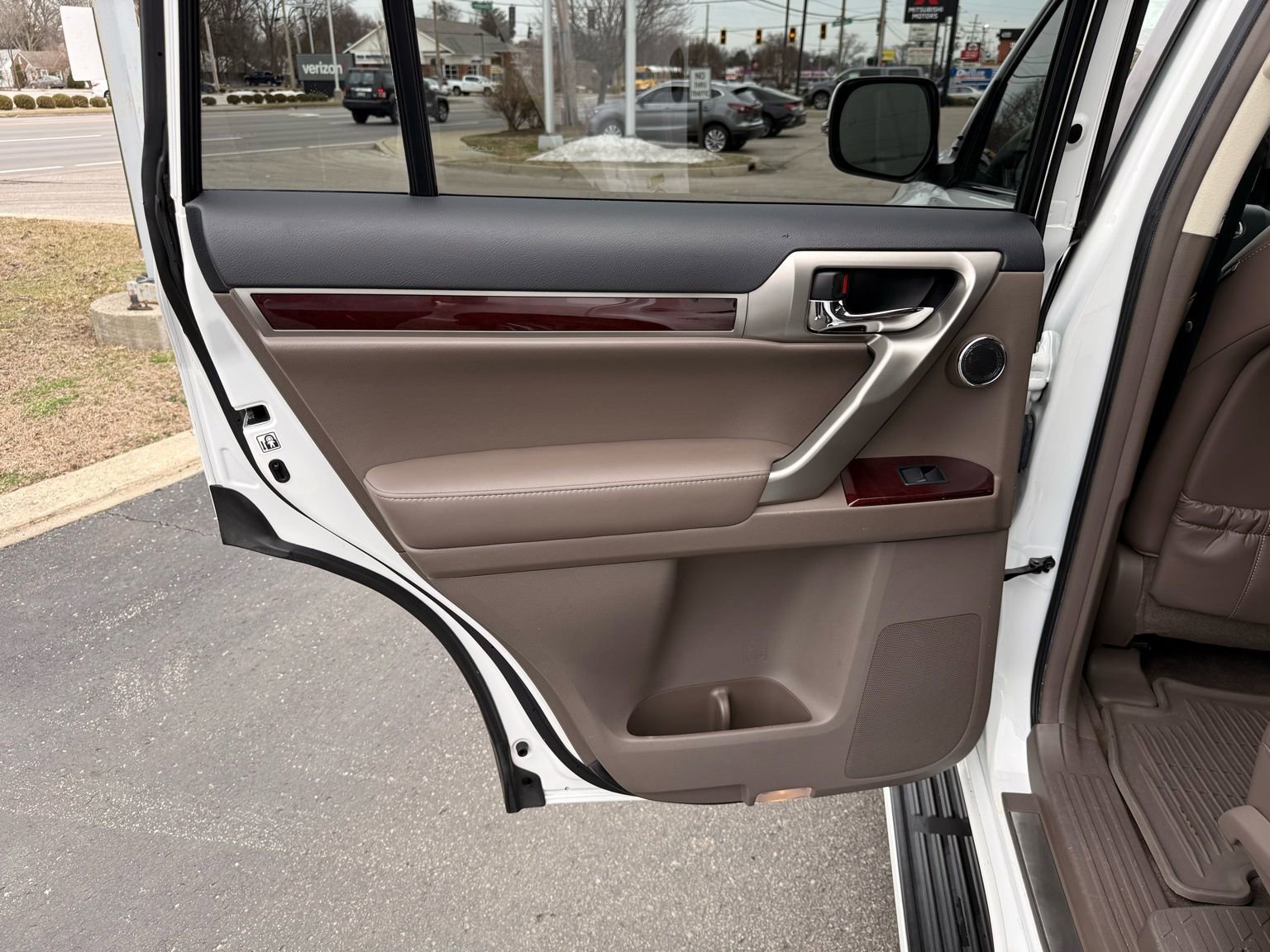 Used 2016 Lexus GX 460 Luxury w/ Preferred Accessory Package image 36