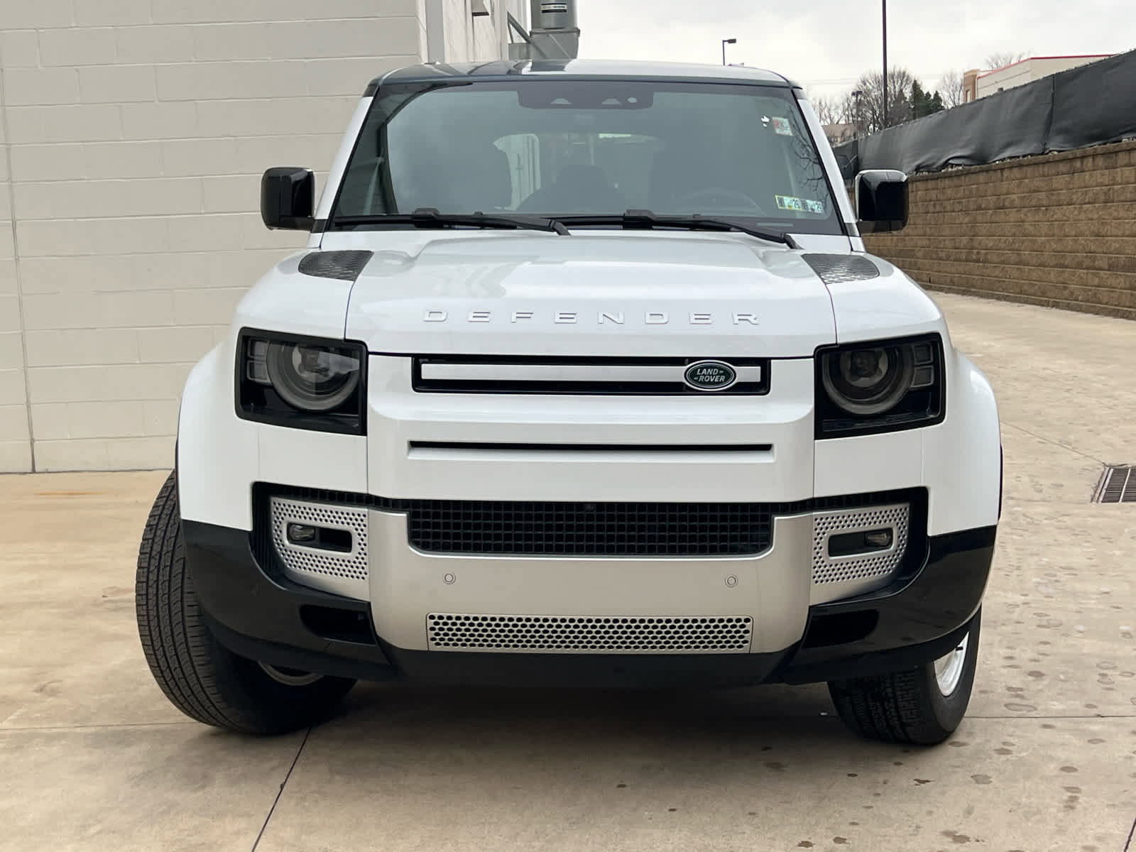 Used 2025 Land Rover Defender 110 S image 2