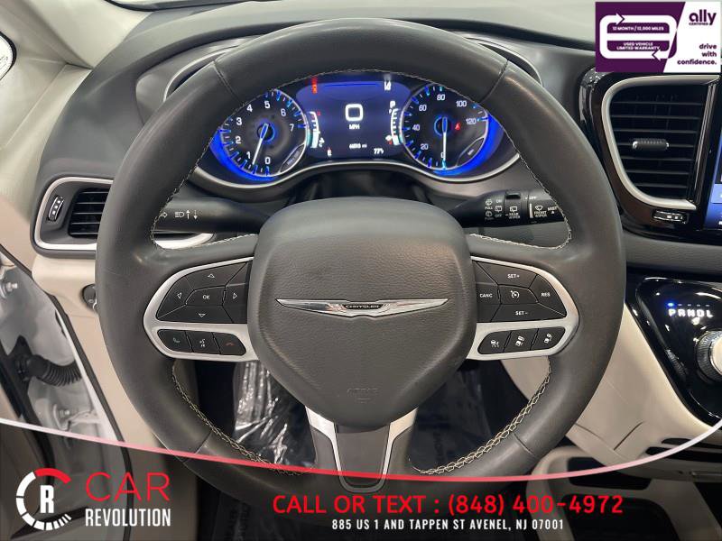 Used 2022 Chrysler Pacifica Touring-L image 24