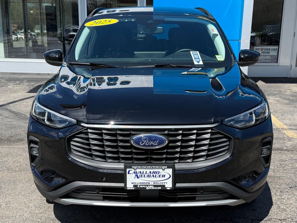 Used 2025 Ford Escape Platinum AWD/4WD image 2