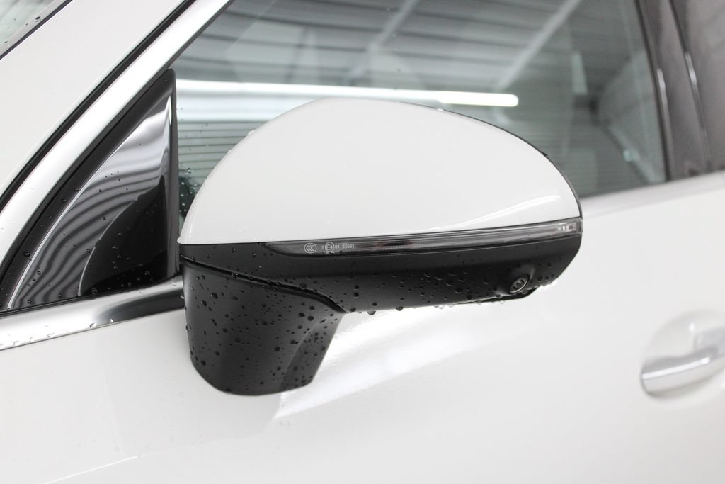 Used 2025 Mercedes-Benz GLC 300 image 7