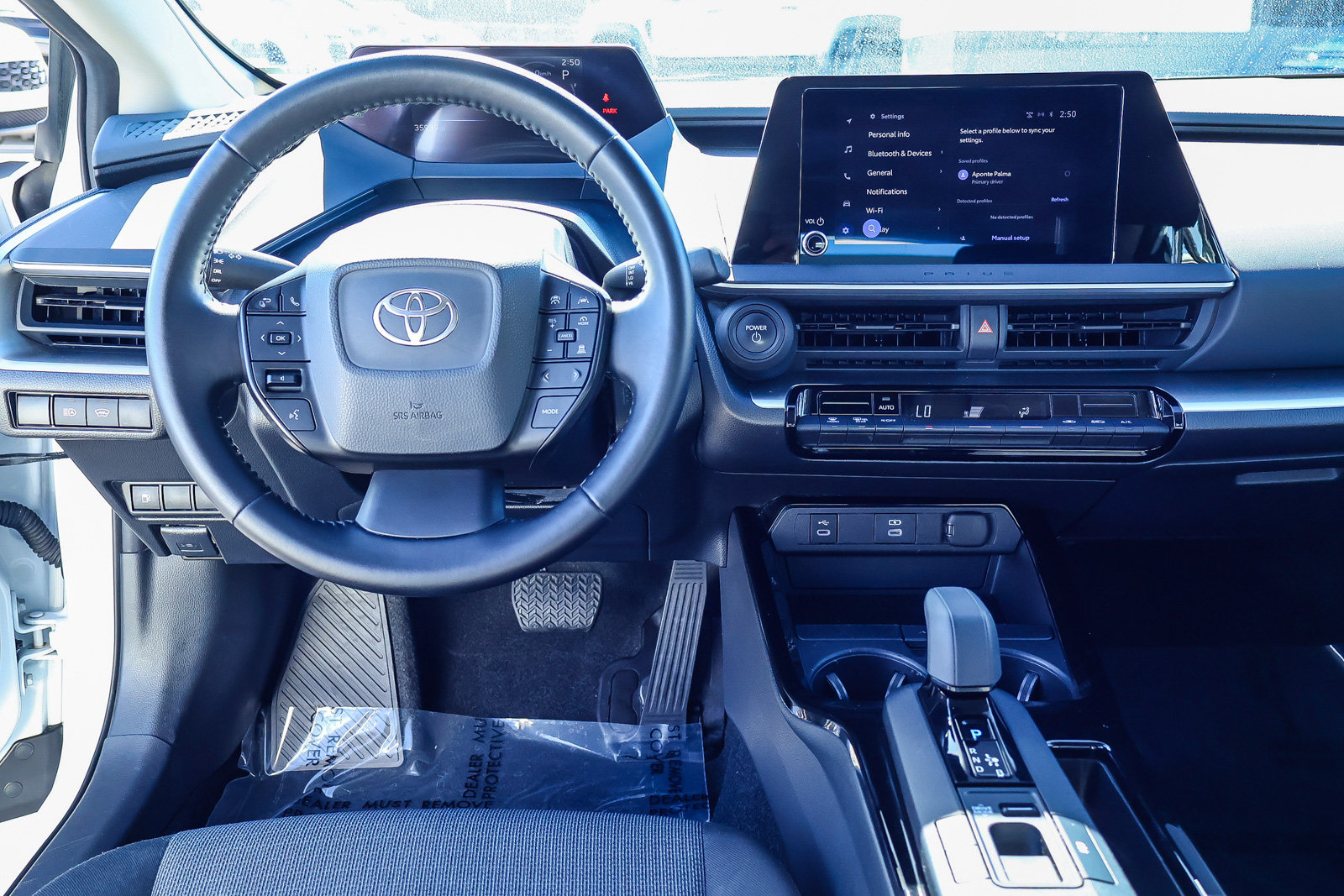 Used 2023 Toyota Prius LE FWD image 3