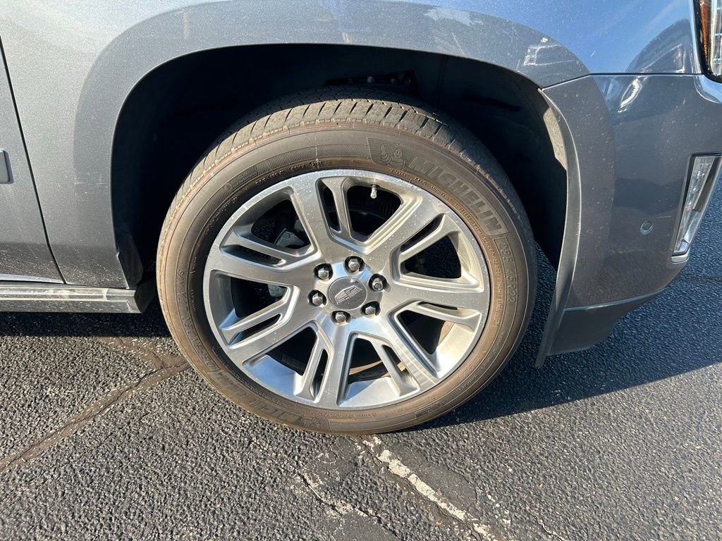 Used 2019 Cadillac Escalade Premium Luxury RWD image 2