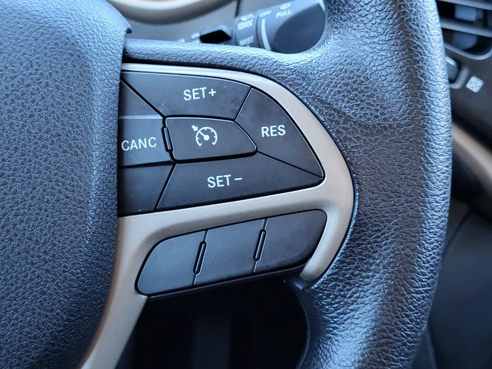 Used 2016 Jeep Cherokee Sport FWD image 17