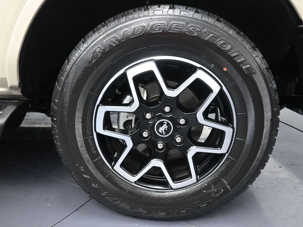 Used 2025 Ford Bronco Outer Banks image 5
