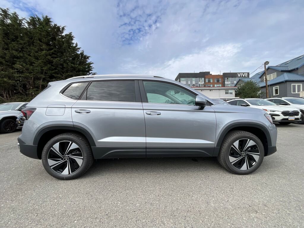 New 2025 Volkswagen Taos SE image 8