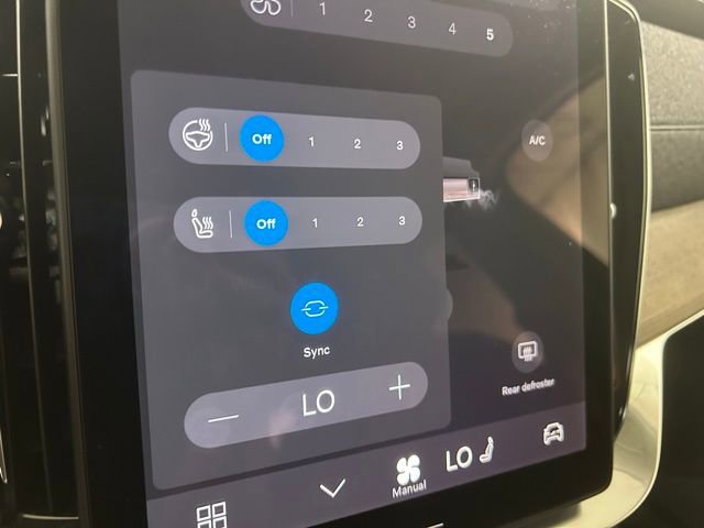 Used 2025 Volvo XC90 B5 Plus AWD/4WD image 22