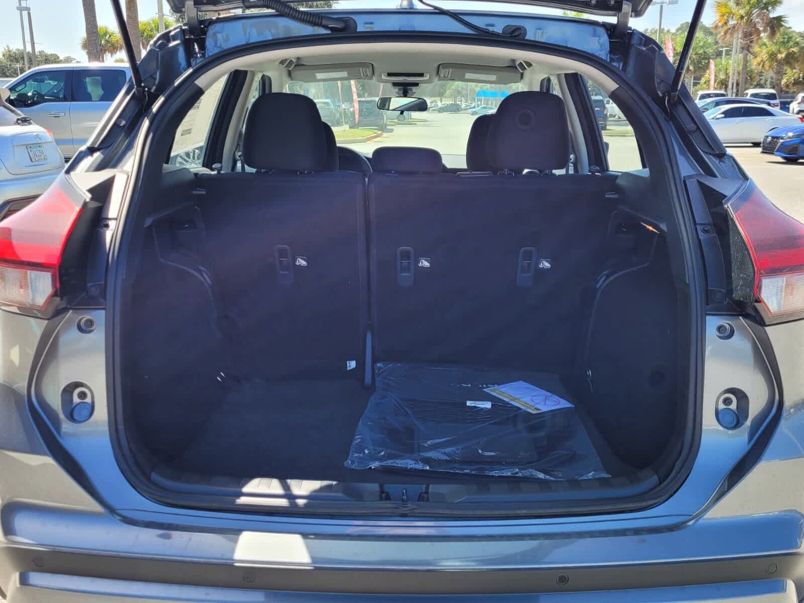 New 2025 Nissan Kicks Play S image 6