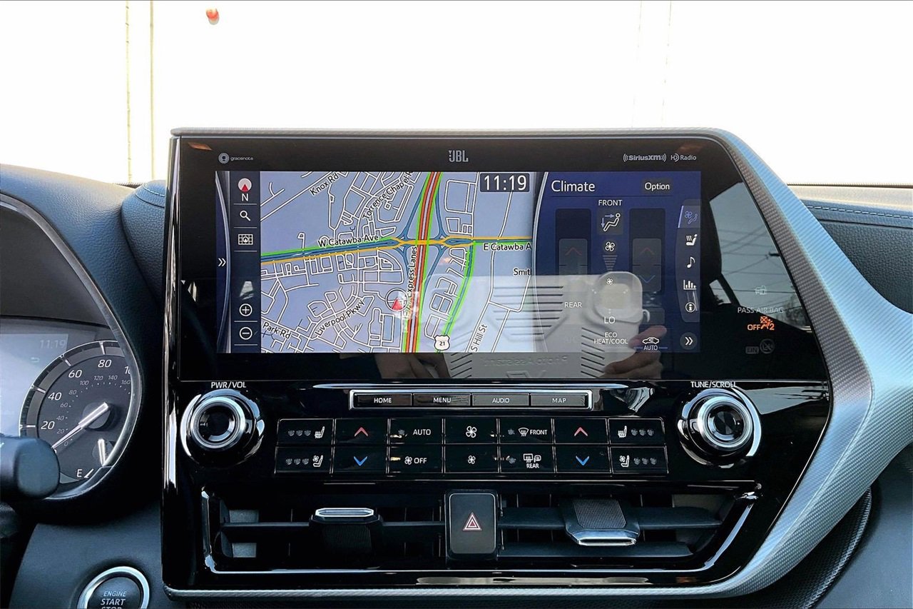 Used 2021 Toyota Highlander Platinum image 12