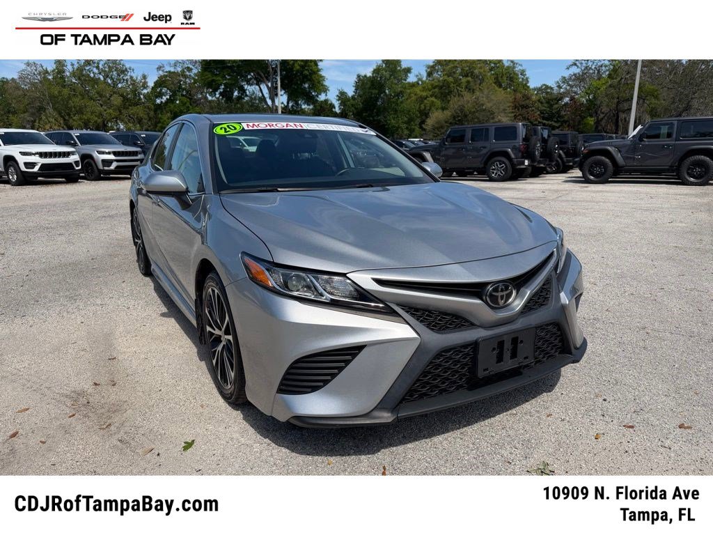 Used 2020 Toyota Camry SE image 1