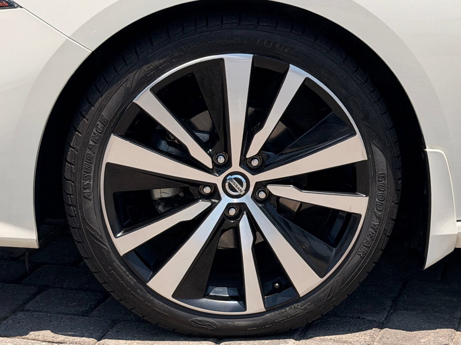 Used 2020 Nissan Altima 2.0 Platinum FWD image 13