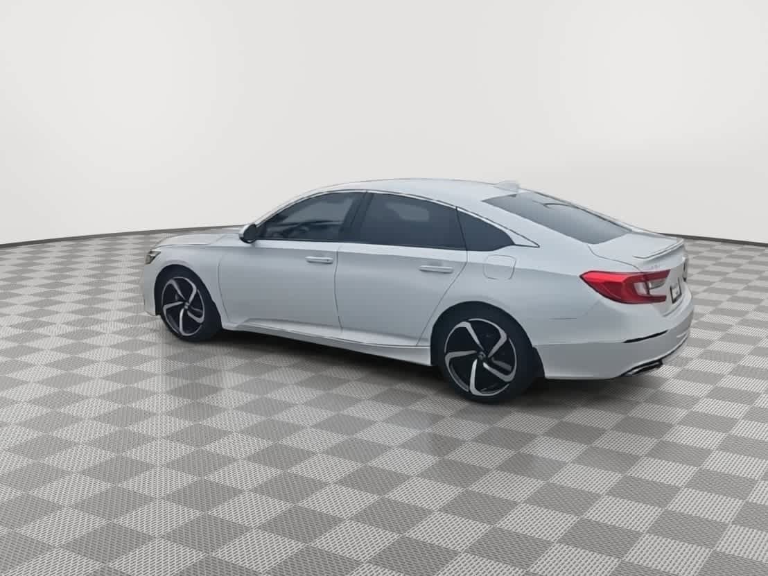 Used 2018 Honda Accord Sport image 6