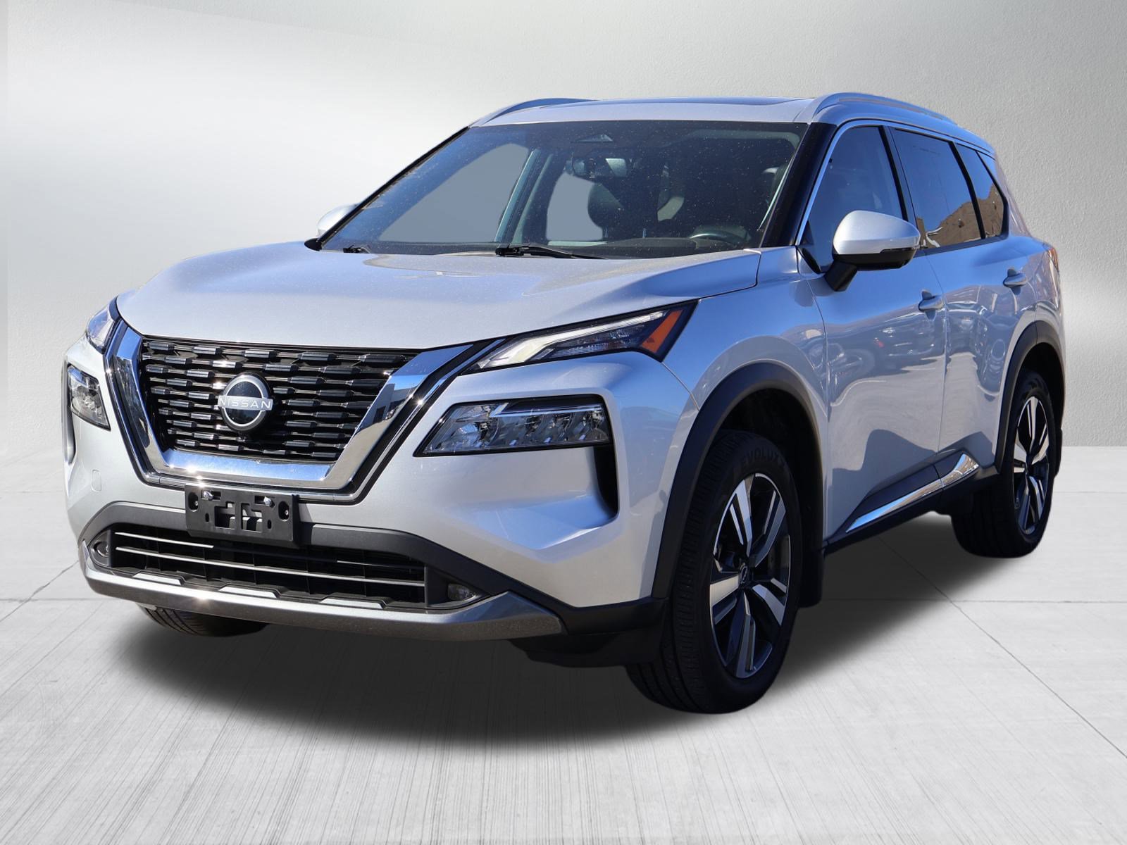 Used 2022 Nissan Rogue SL image 3