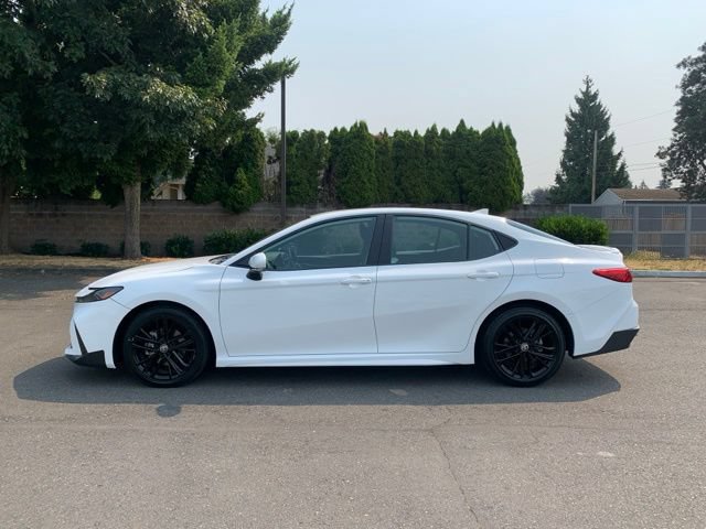Used 2025 Toyota Camry SE FWD image 2