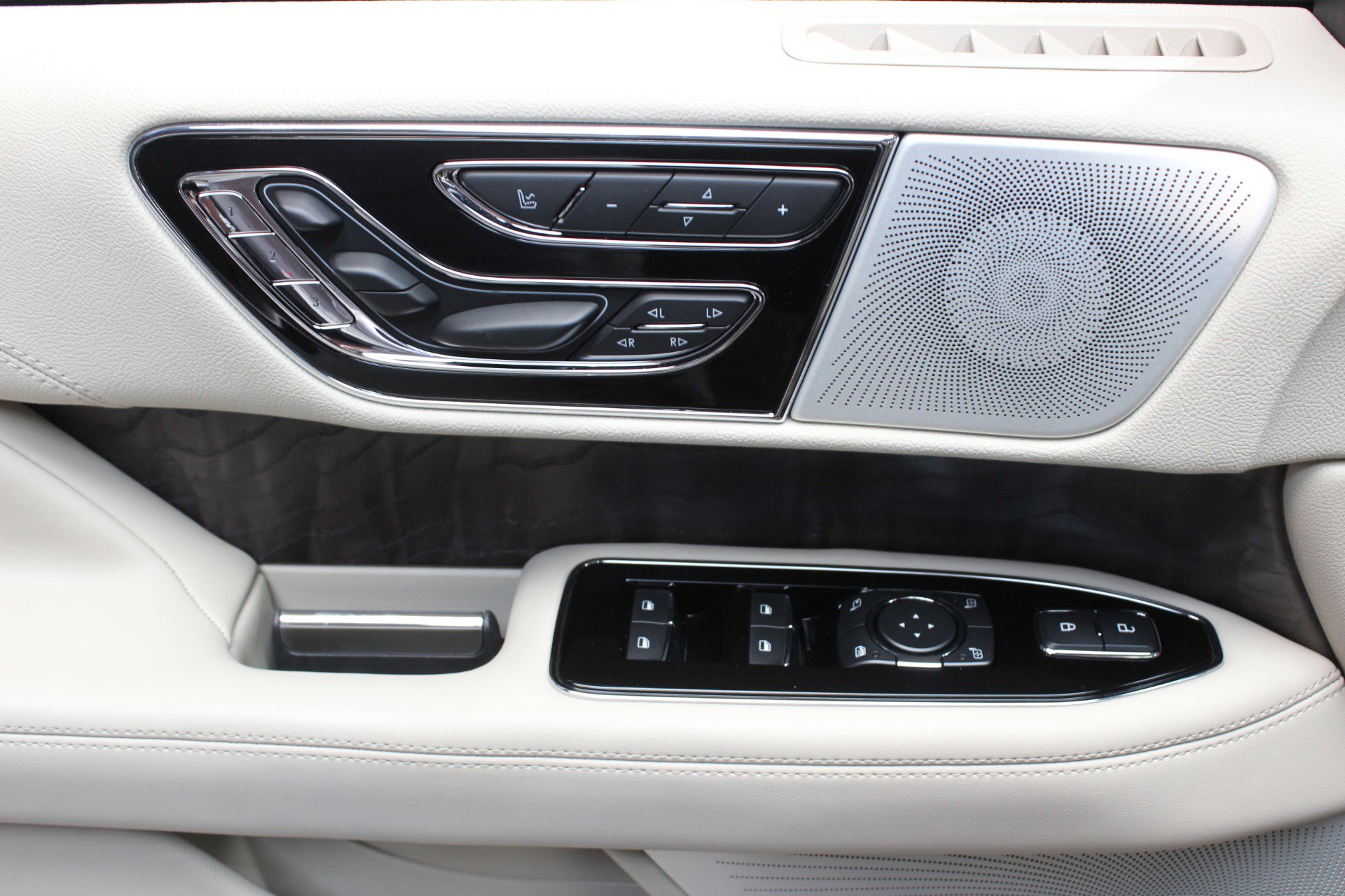 Used 2021 Lincoln Navigator Reserve w/ Luxury Package image 19