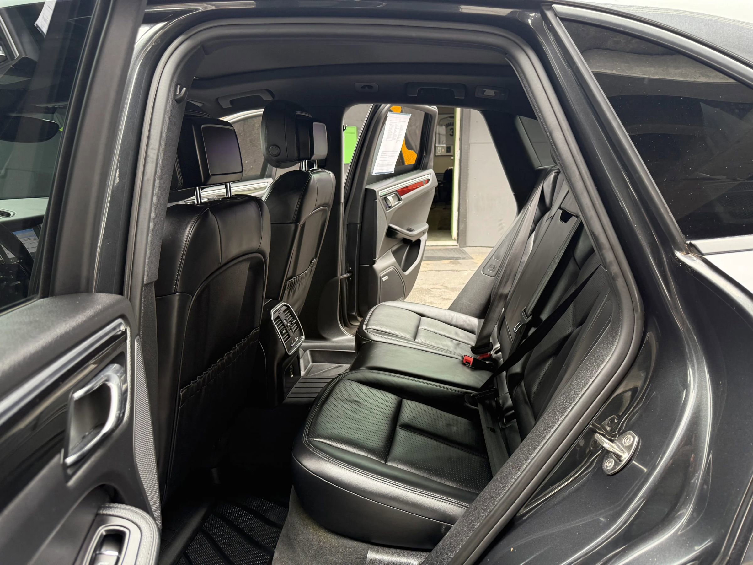 Used 2017 Porsche Macan AWD/4WD image 14
