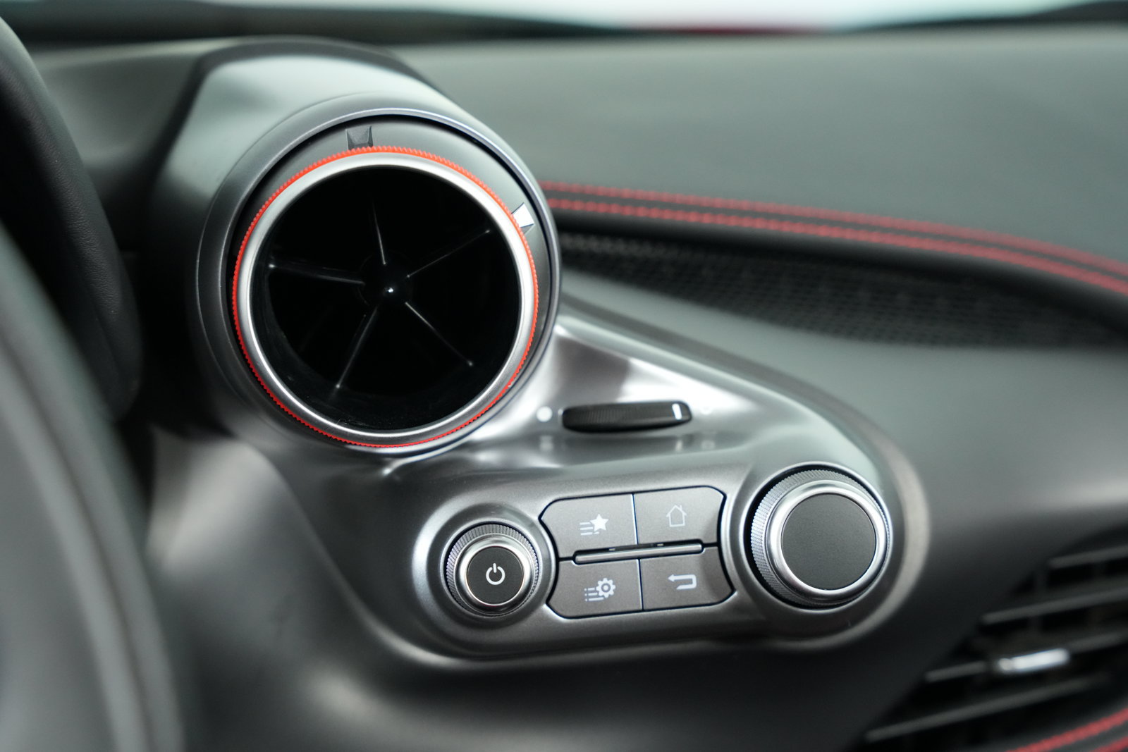 Used 2022 Ferrari F8 Spider RWD image 36