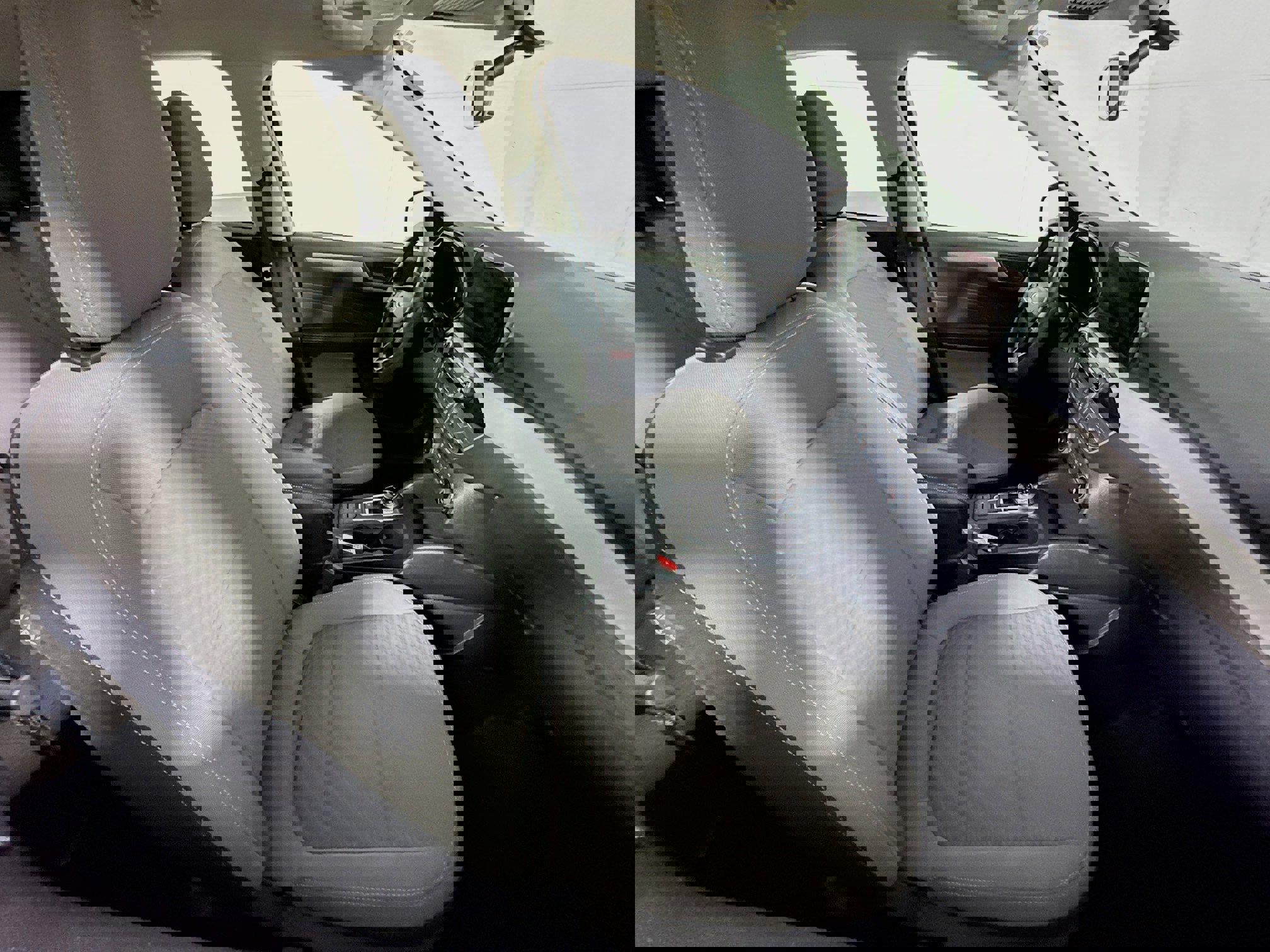 Used 2022 Ford Escape SE image 25