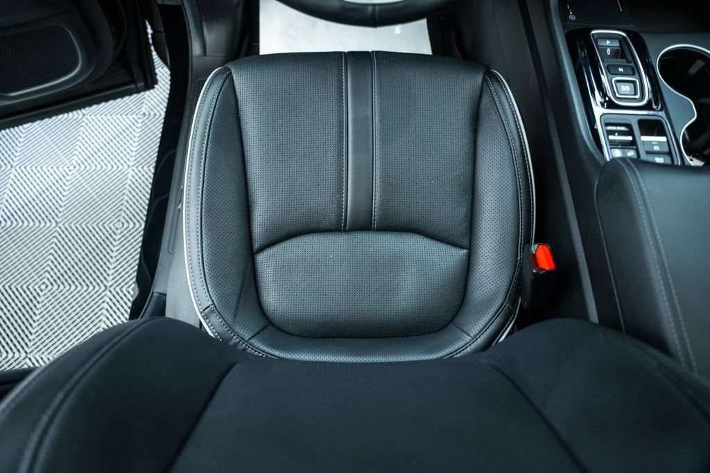 Used 2025 Honda Pilot Elite image 36