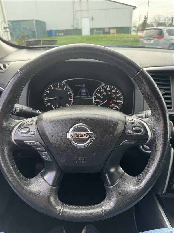 Used 2019 Nissan Pathfinder SV AWD/4WD image 16