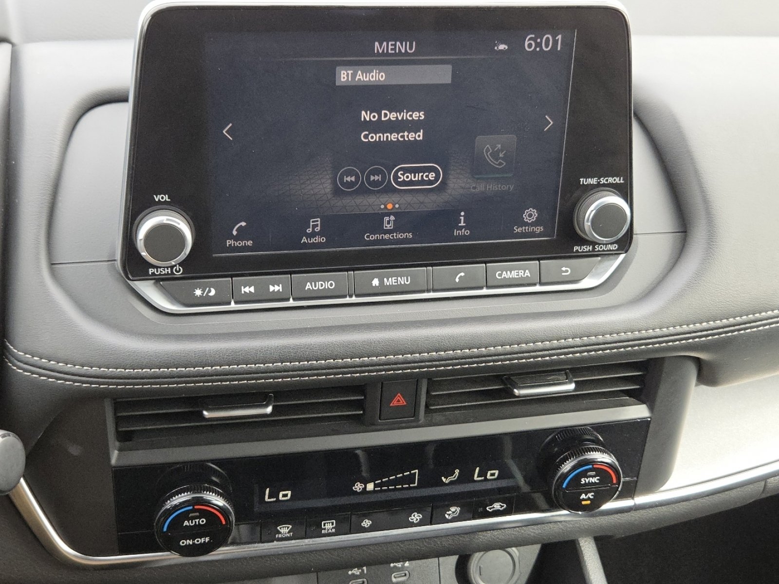 Used 2024 Nissan Rogue SV image 30