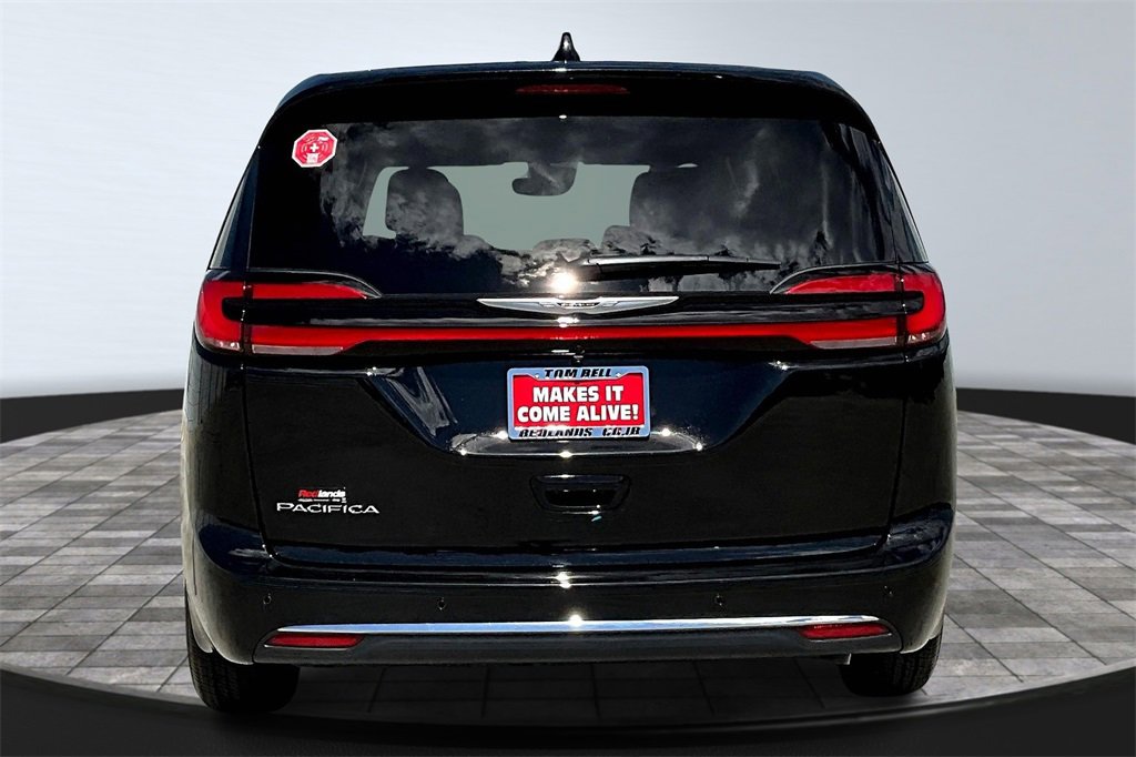 New 2026 Chrysler Pacifica Select image 4