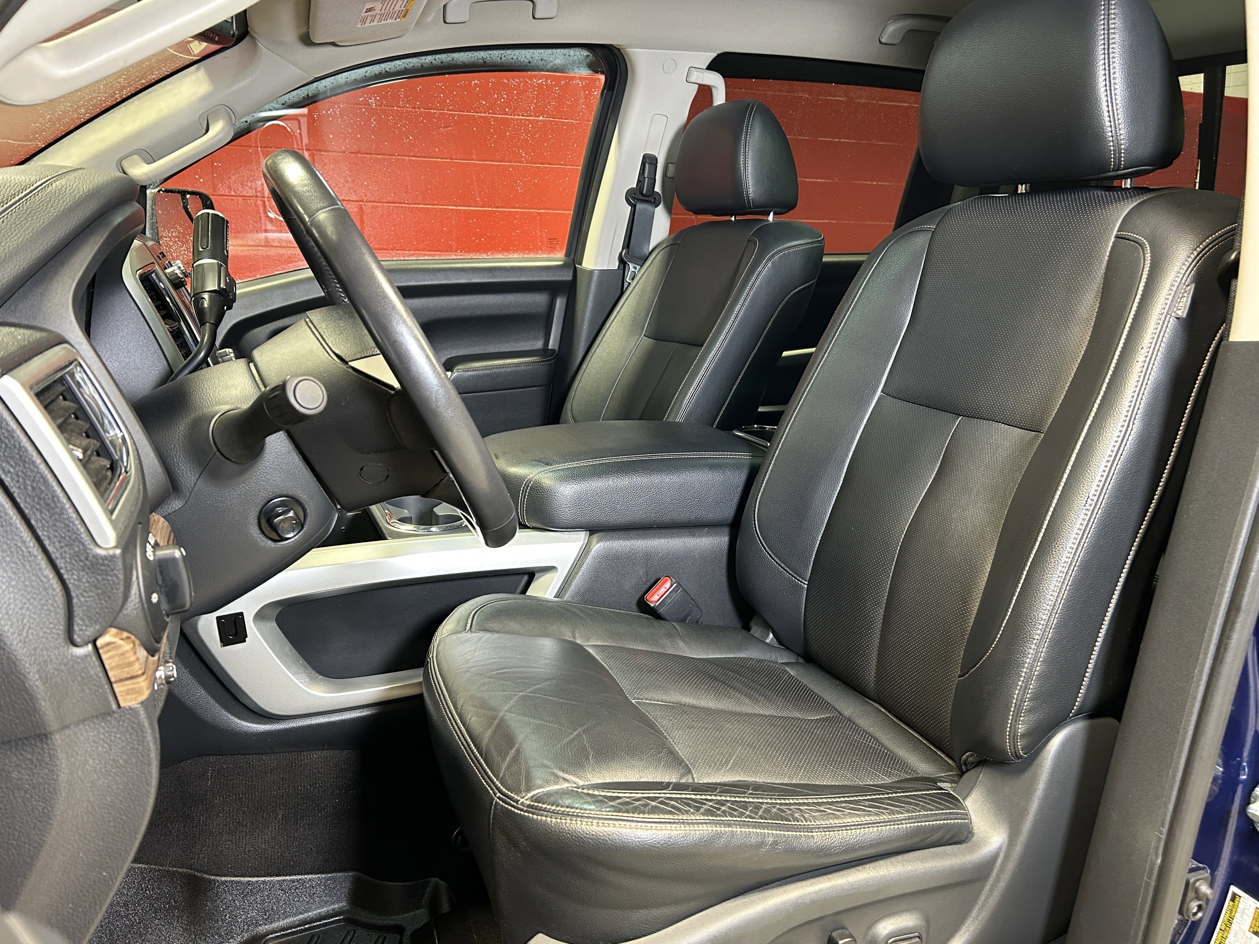 Used 2017 Nissan Titan SL image 23