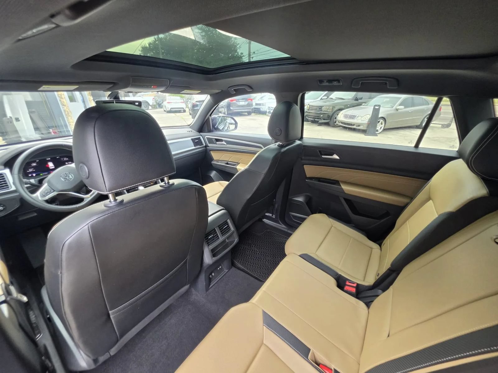 Used 2022 Volkswagen Atlas Cross Sport SE w/ Panoramic Sunroof Package FWD image 9