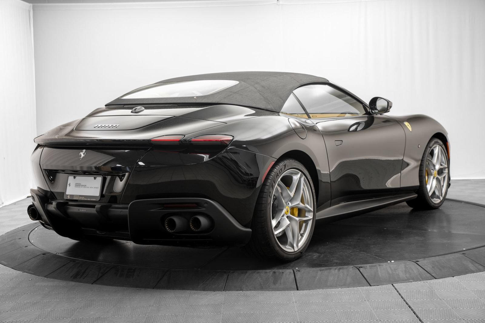 Used 2024 Ferrari Roma Spider RWD image 15