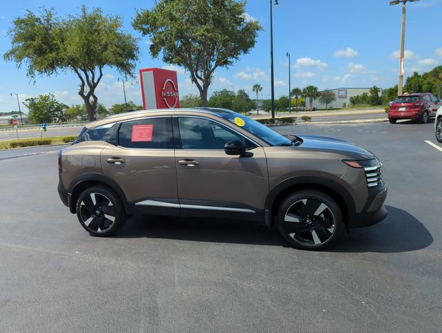 Used 2026 Nissan Kicks SR FWD image 2