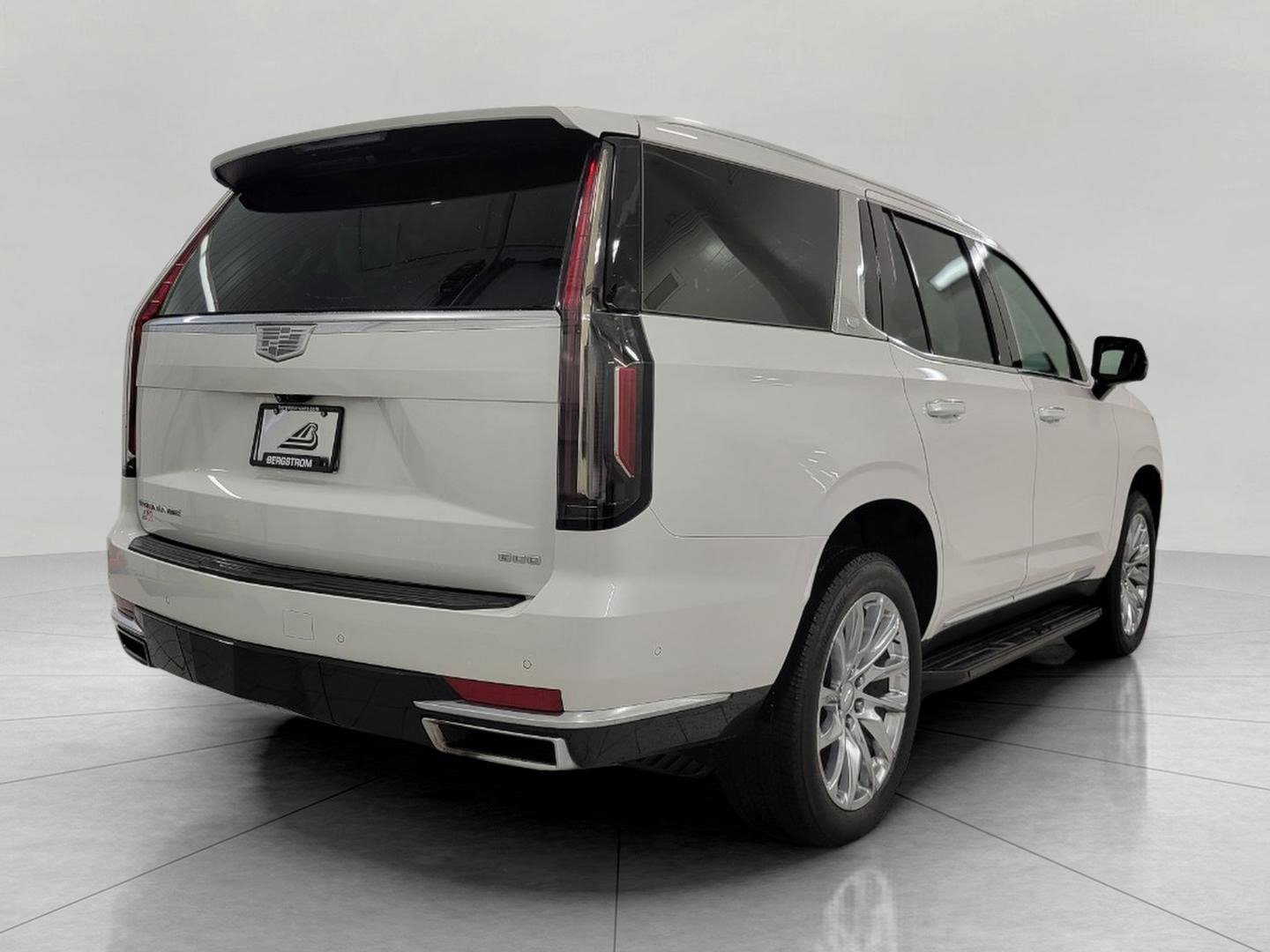Certified 2021 Cadillac Escalade Premium Luxury w/ LPO, Radiant Package image 20
