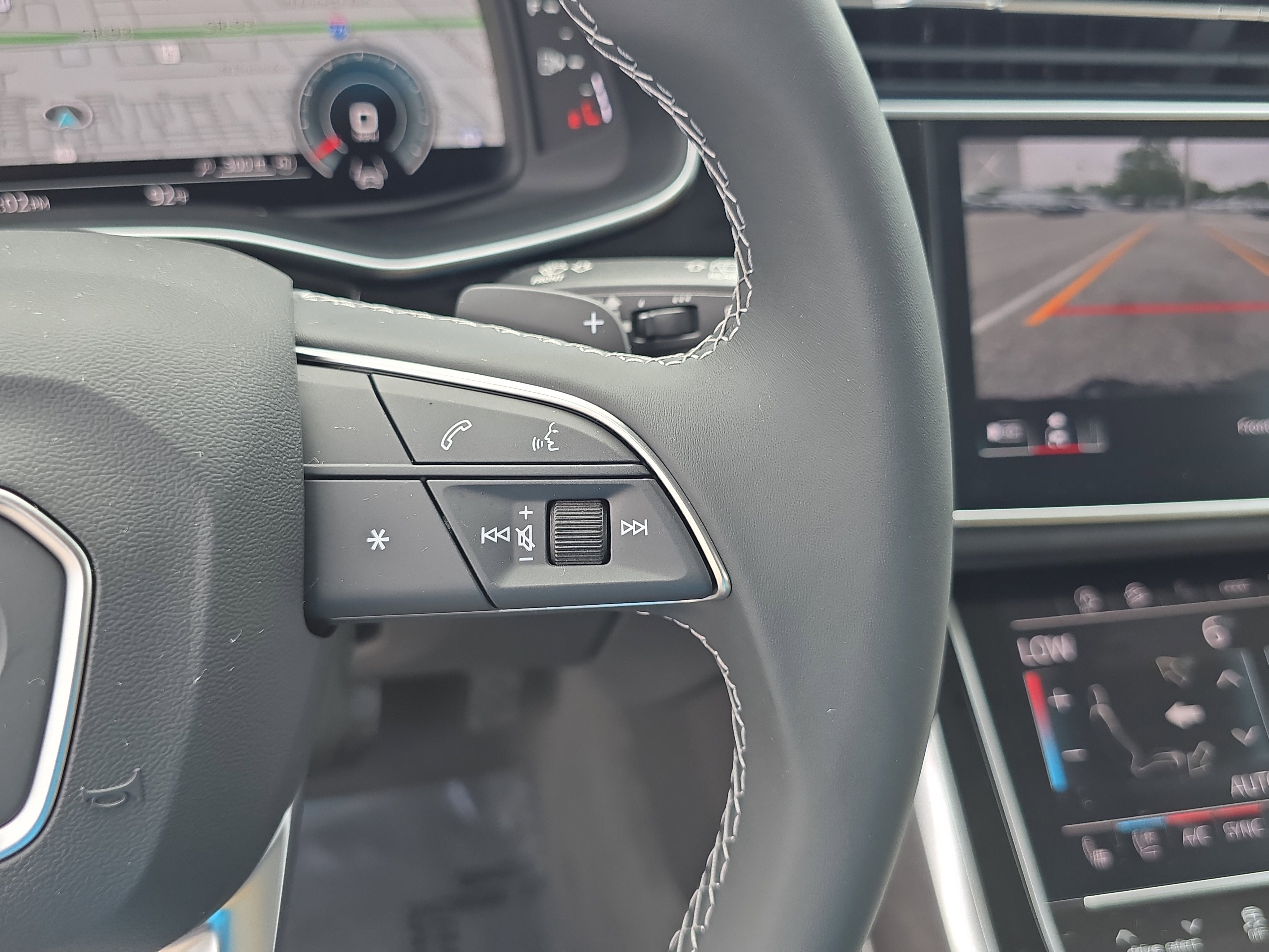 New 2025 Audi Q7 3.0T Prestige image 32