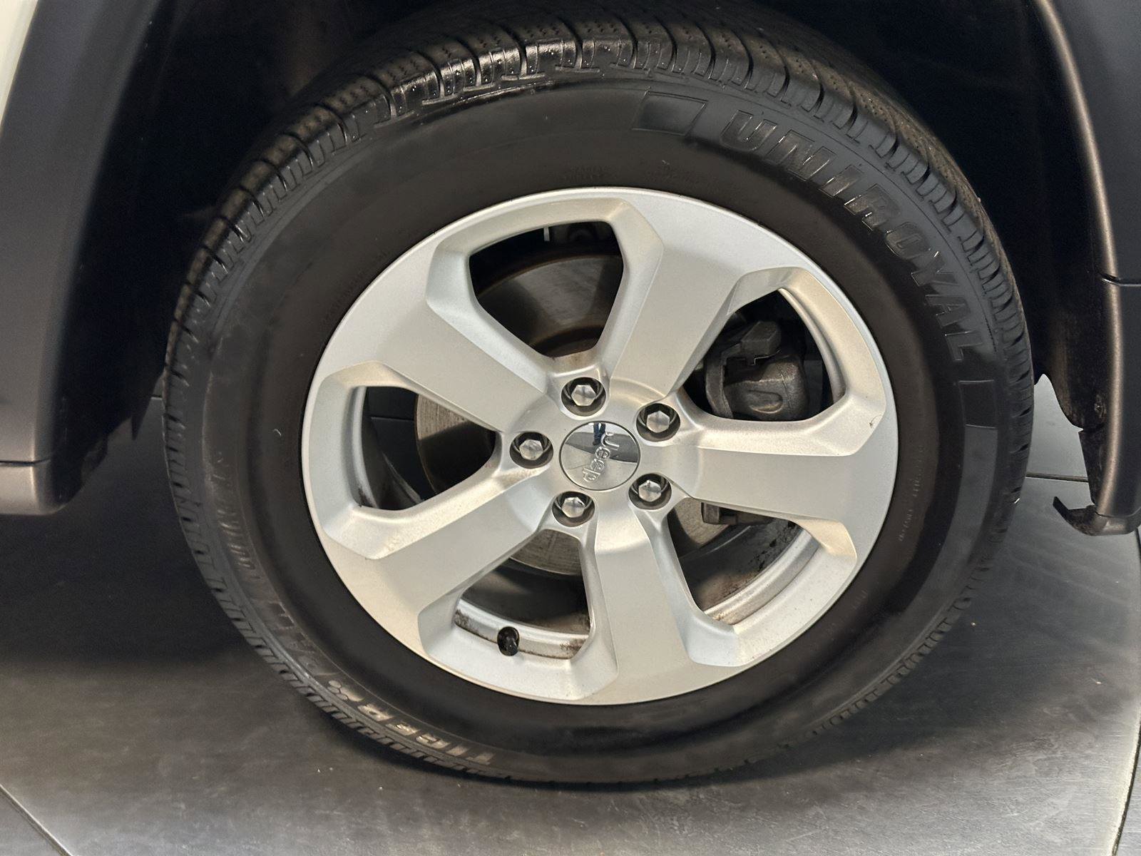 Used 2019 Jeep Compass Latitude w/ Popular Equipment Group image 17