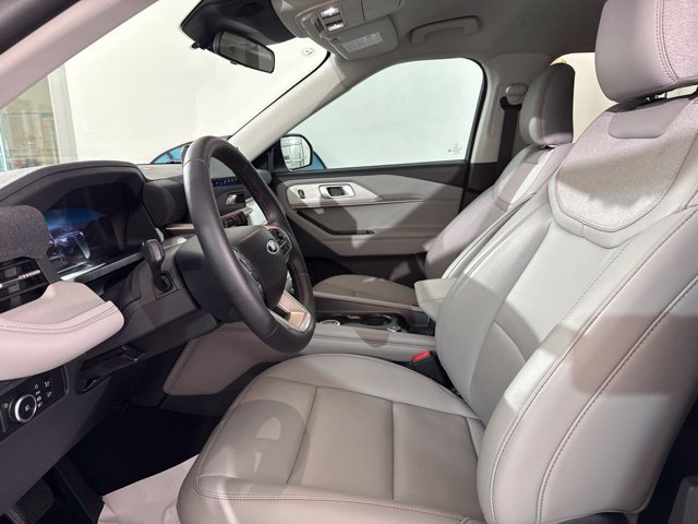 Used 2026 Ford Explorer Active w/ Active Comfort Package RWD image 16