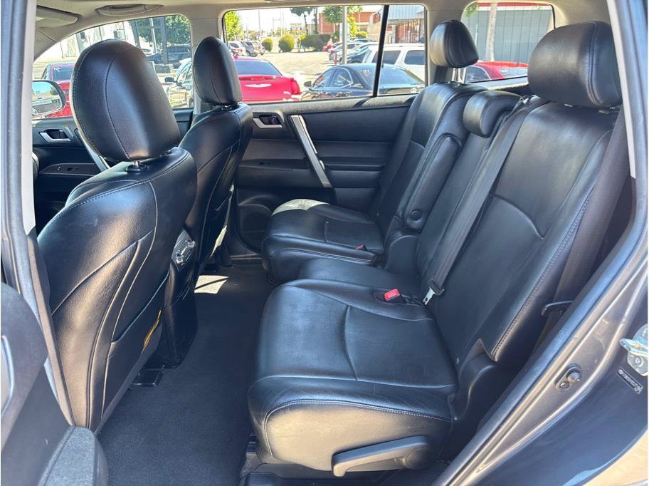Used 2013 Toyota Highlander SE AWD/4WD image 18