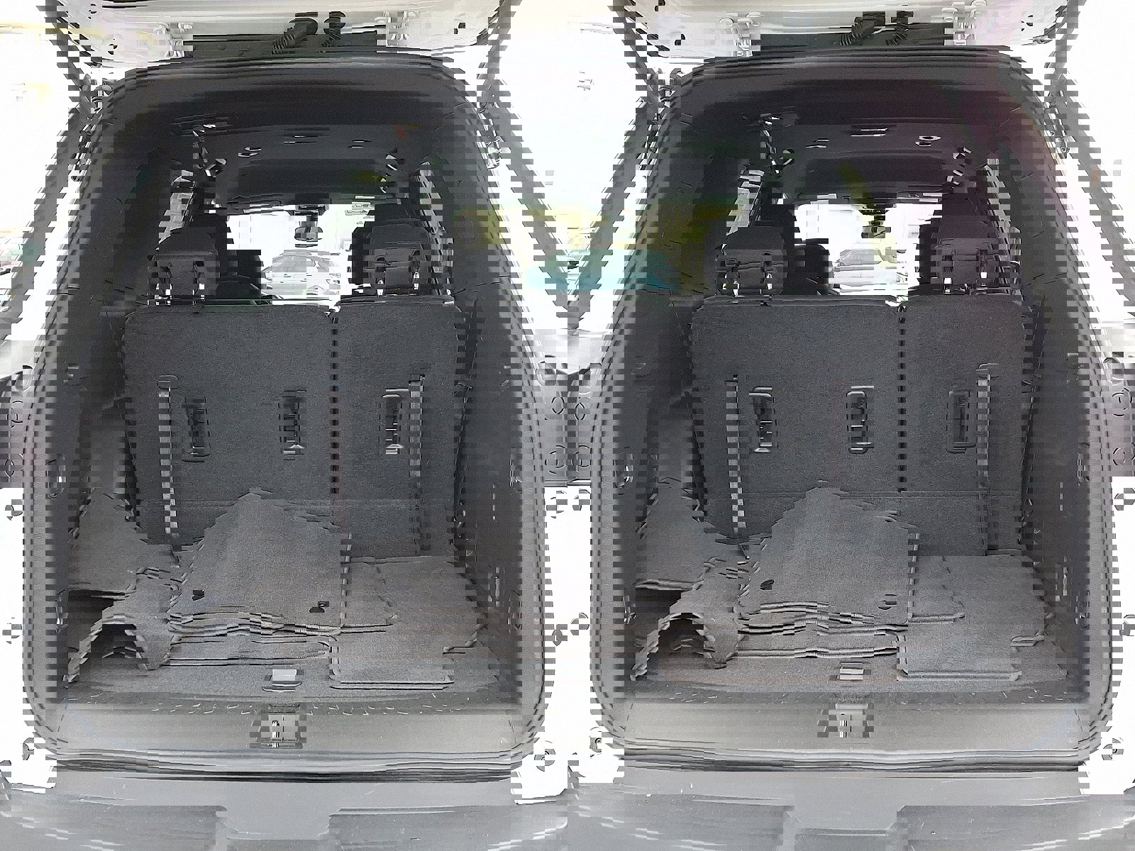 Used 2023 Chevrolet Traverse LT image 28