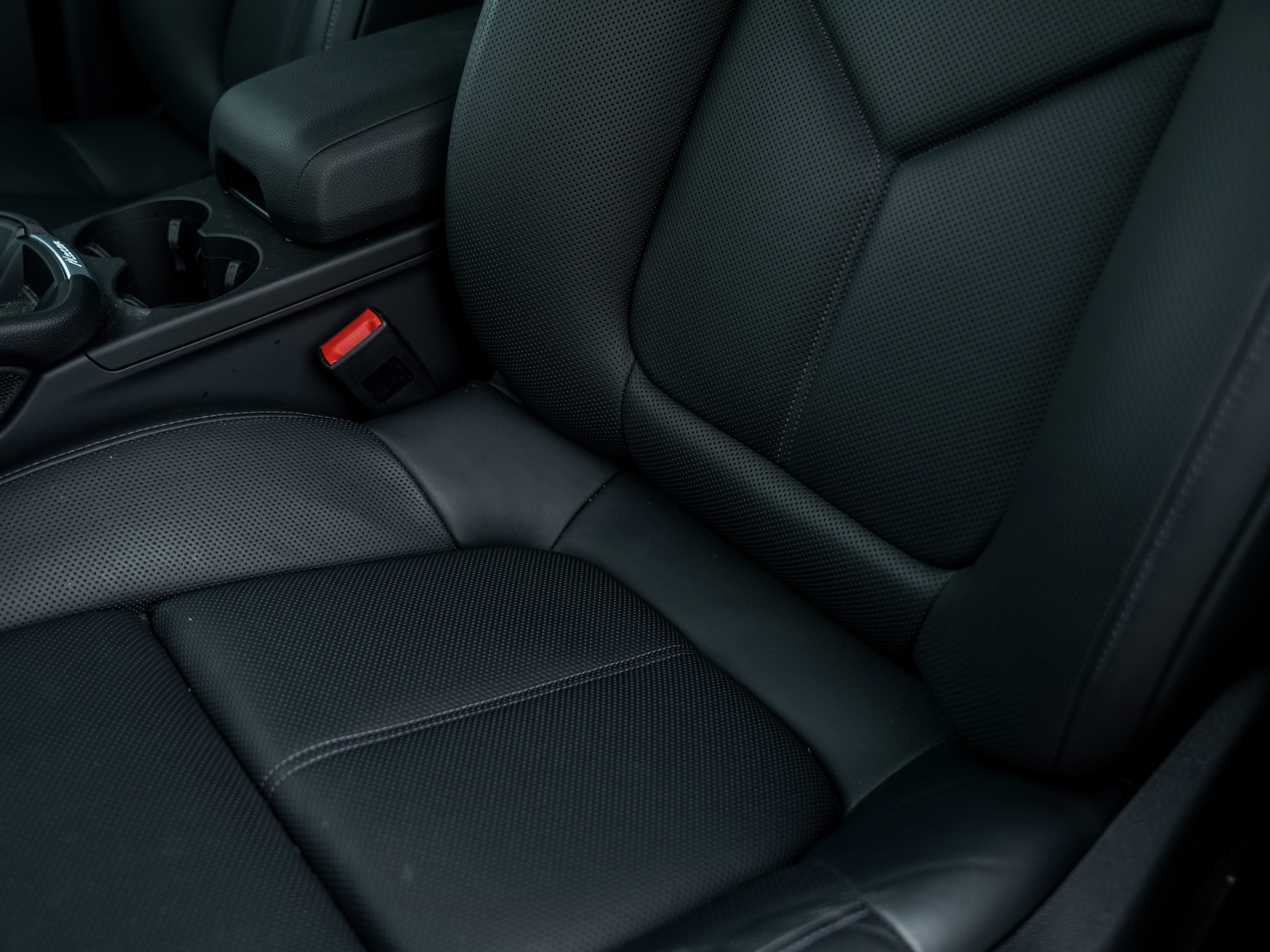 New 2025 Porsche Macan image 22