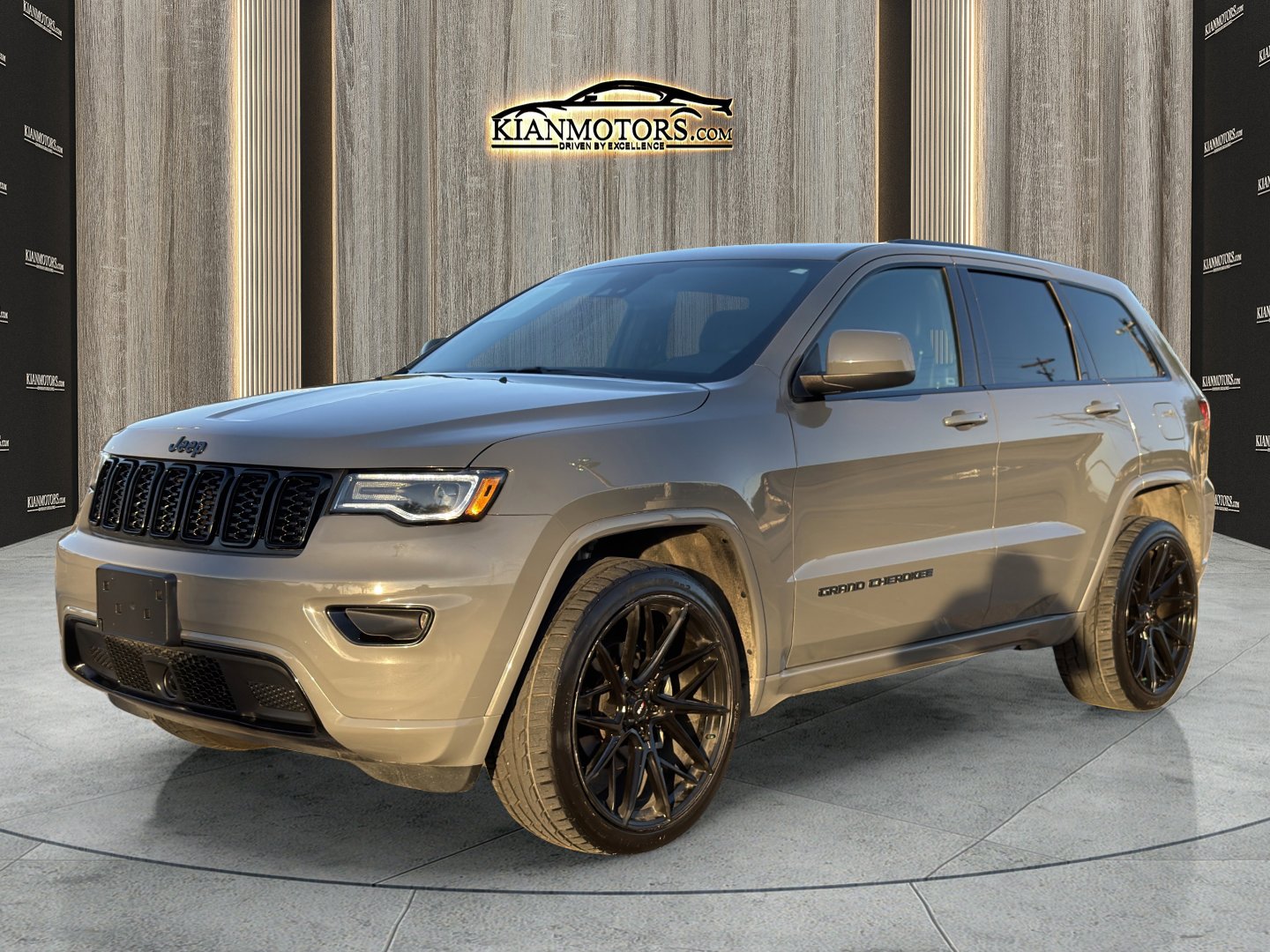 Used 2020 Jeep Grand Cherokee Altitude image 3