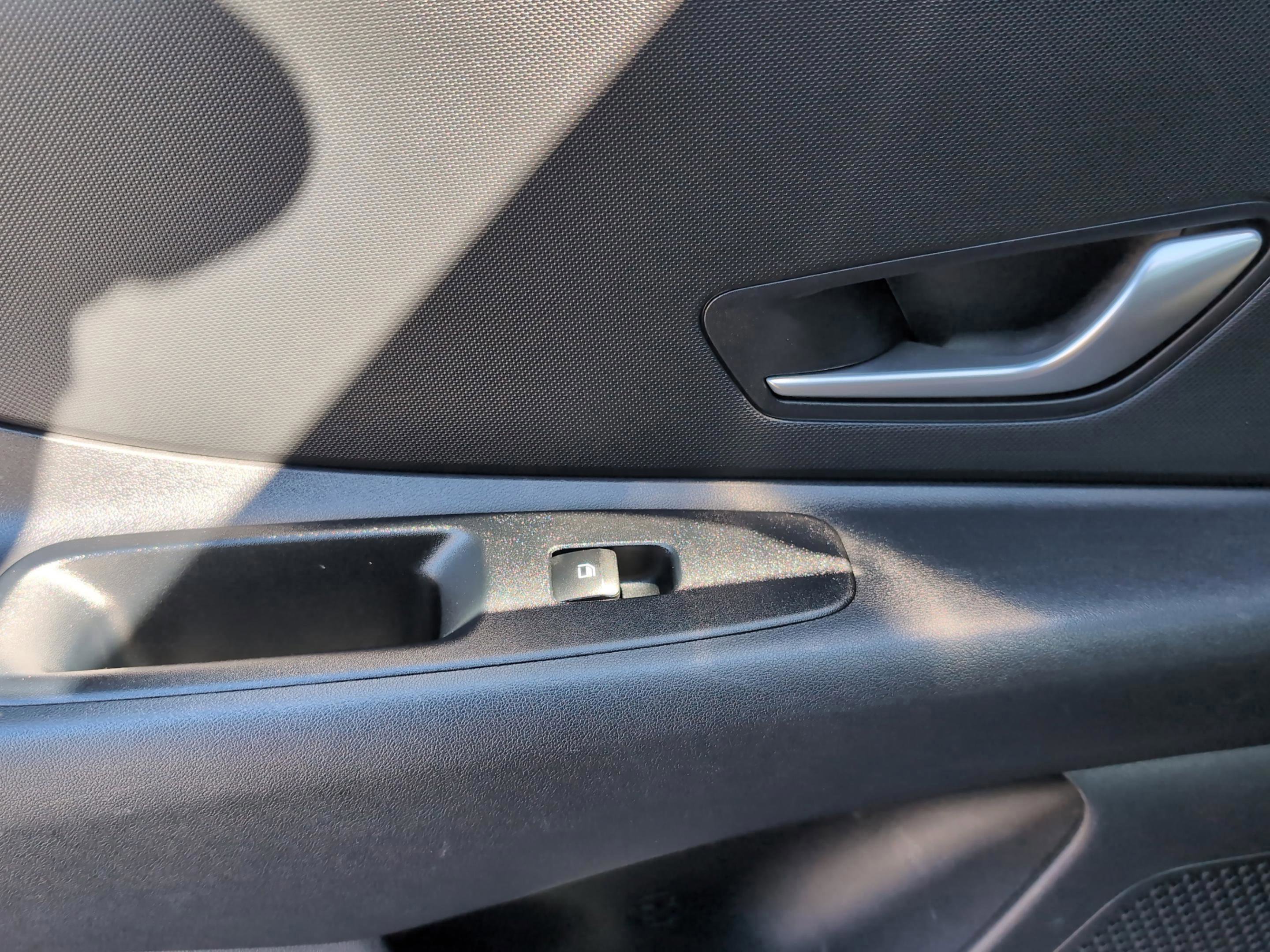 Used 2023 Hyundai Elantra SEL image 28