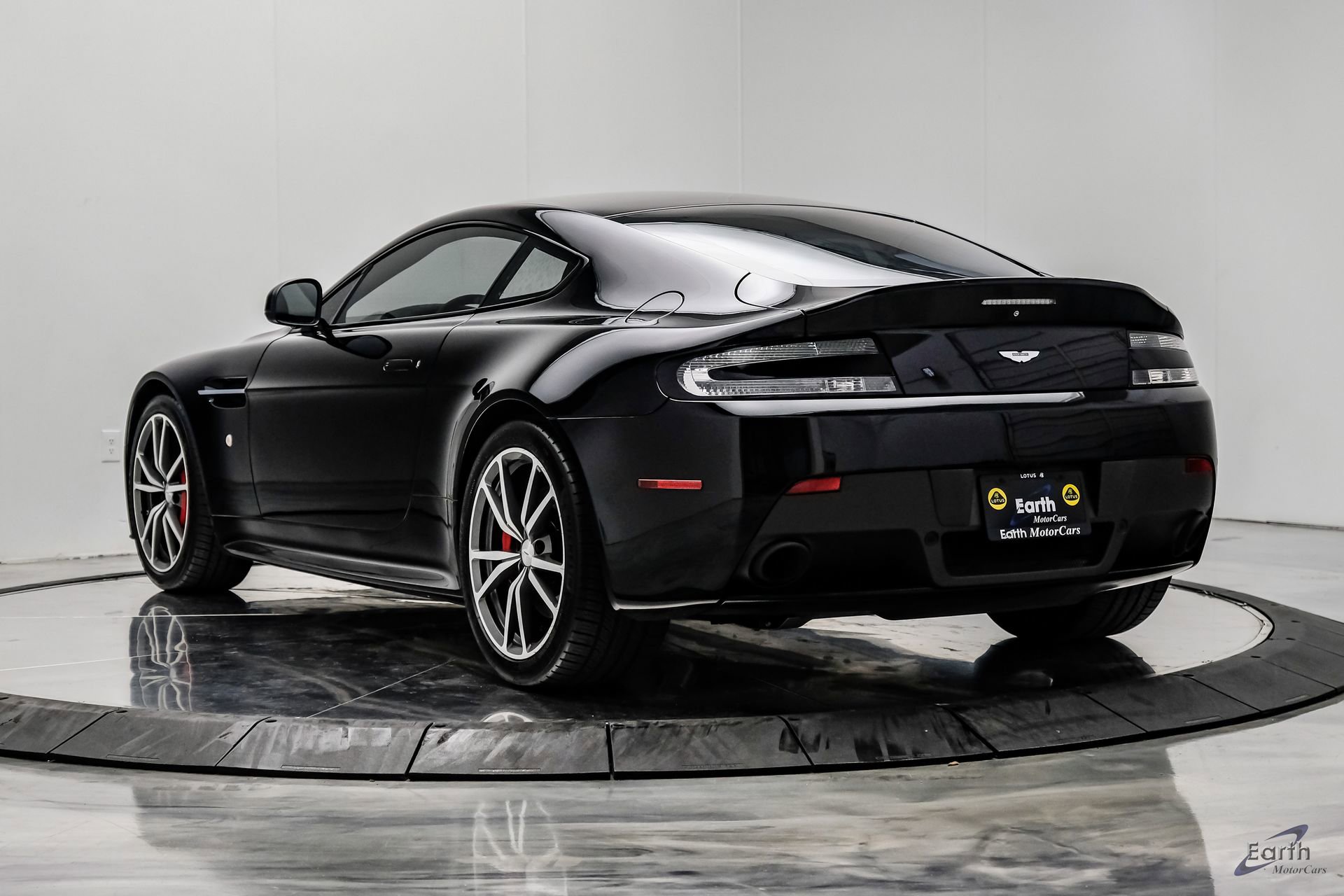 Used 2015 Aston Martin V8 Vantage GT RWD image 13