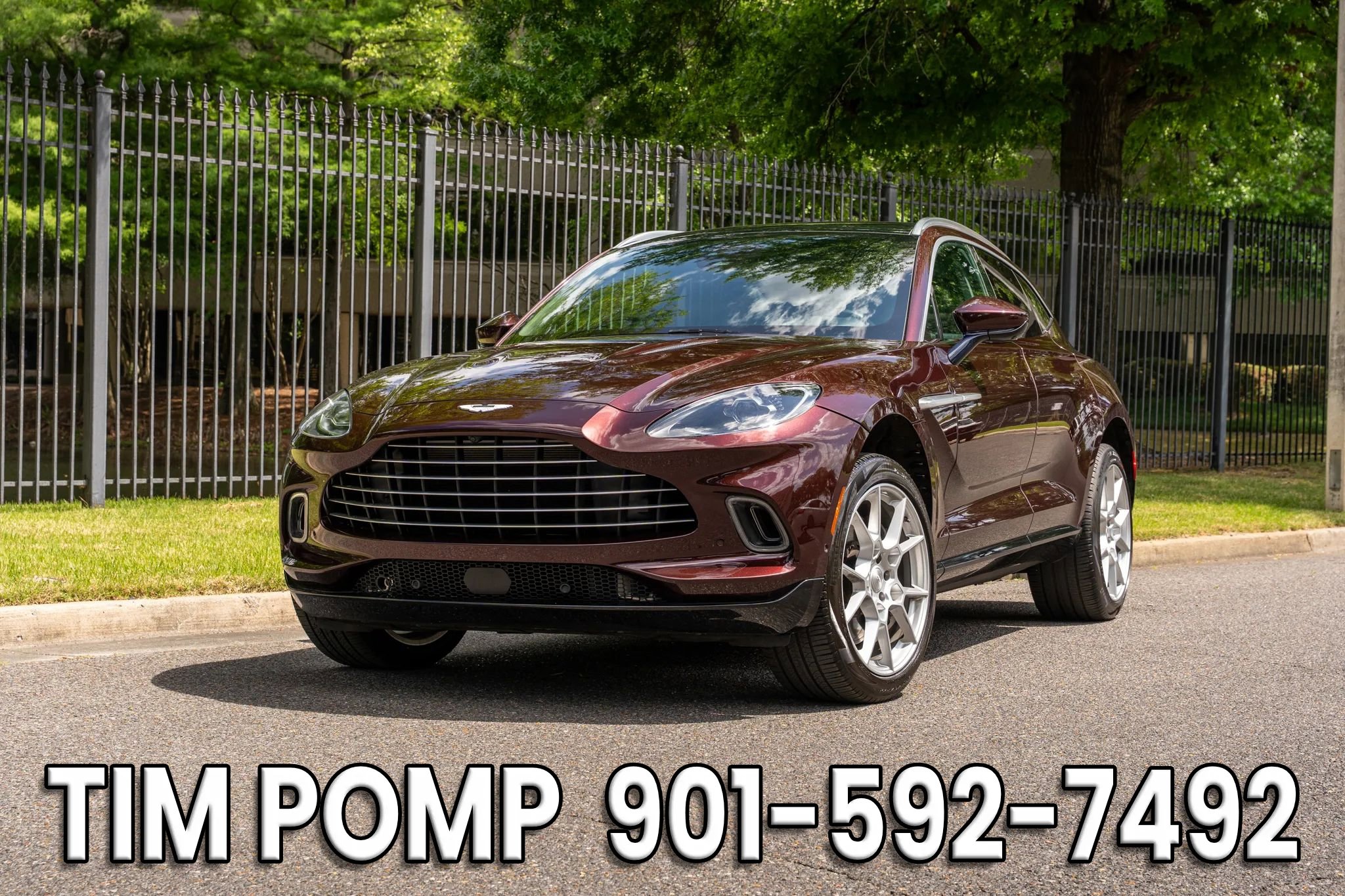 Used 2021 Aston Martin DBX image 2