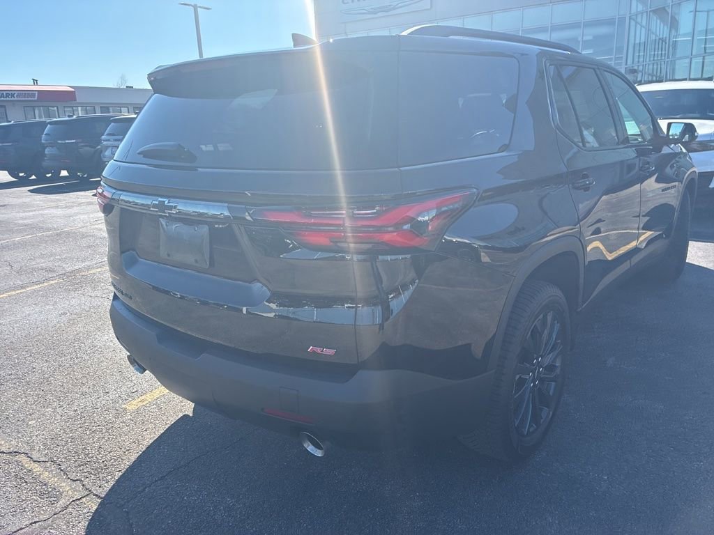 Used 2023 Chevrolet Traverse RS image 3