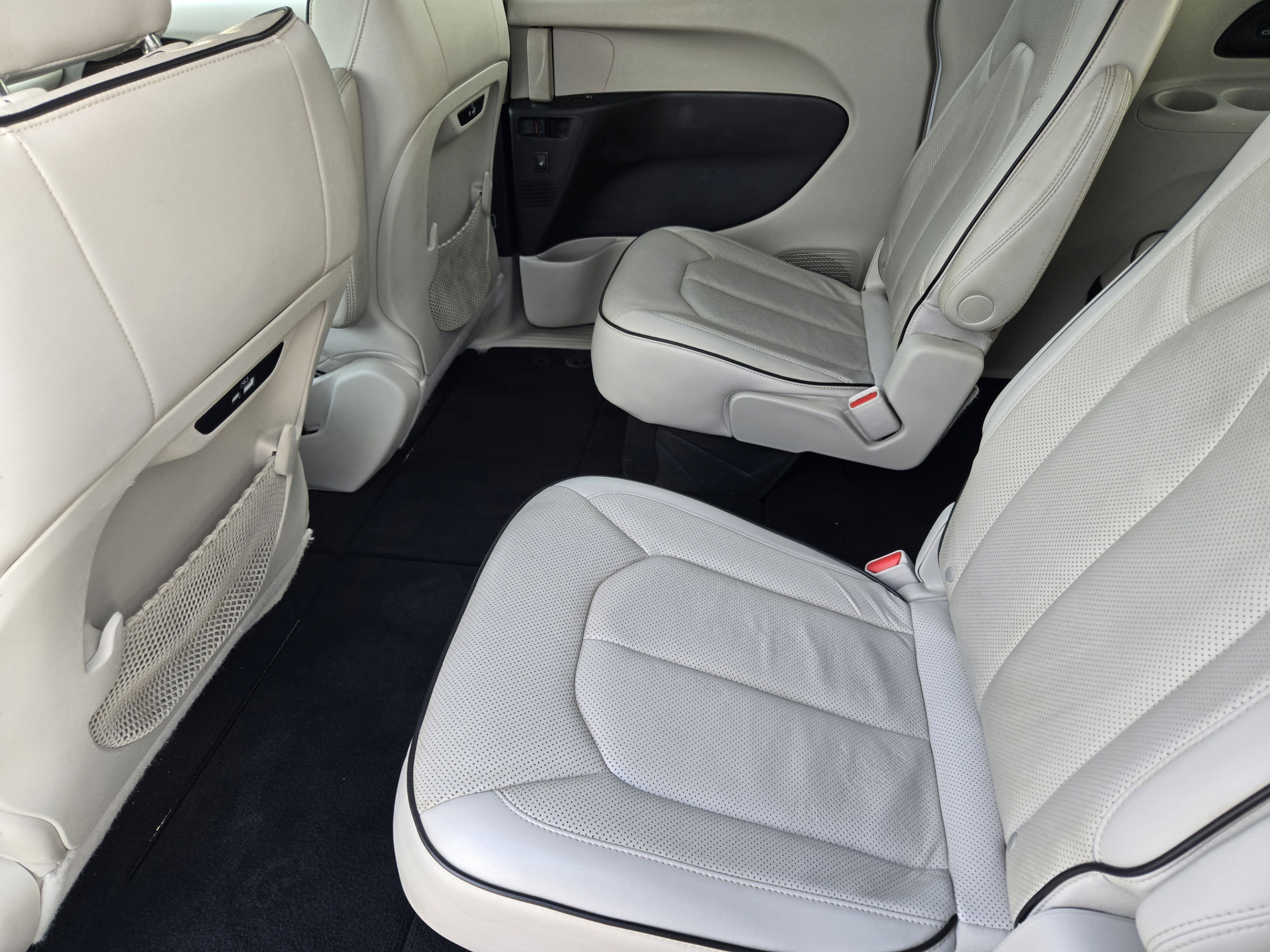 Used 2021 Chrysler Pacifica Limited w/ Premium & Safety Sphere Group AWD/4WD image 26