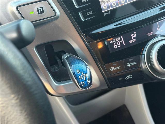 Used 2017 Toyota Prius V Four w/ Carpet Mat Package FWD image 10
